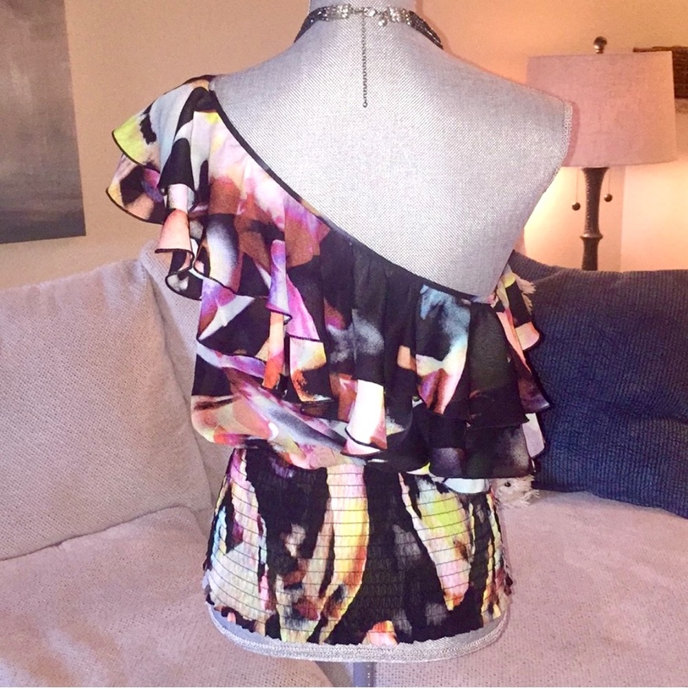 Ruffled top - Picture 2 of 7